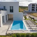 Wave Of Mit Meerblick, Beheiztem Pool Und Direktem Strandzugang - Familienfreundlich, 4 Sz,