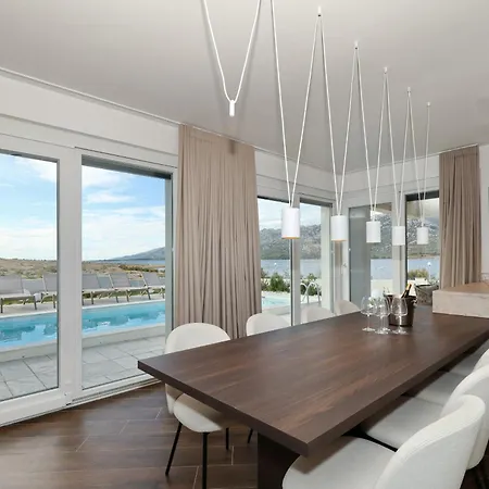 Wave Of Mit Meerblick, Beheiztem Pool Und Direktem Strandzugang - Familienfreundlich, 4 Sz, روفانجسكا