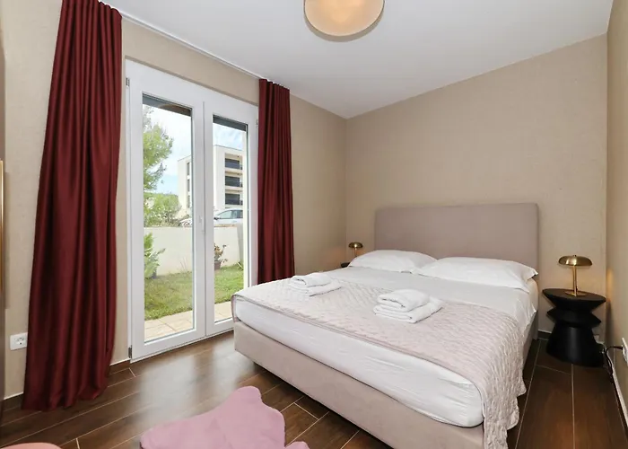 Wave Of Mit Meerblick, Beheiztem Pool Und Direktem Strandzugang - Familienfreundlich, 4 Sz, Rovanjska