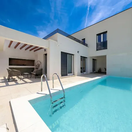 Villa Wave Of Mit Meerblick, Beheiztem Pool Und Direktem Strandzugang - Familienfreundlich, 4 Sz, Rovanjska