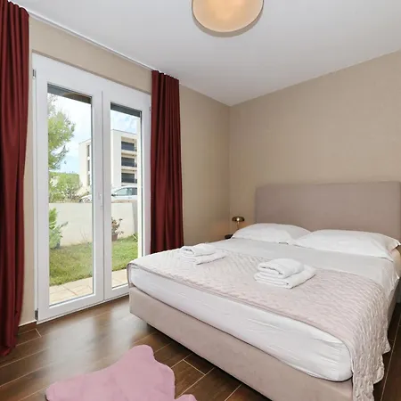 Wave Of Mit Meerblick, Beheiztem Pool Und Direktem Strandzugang - Familienfreundlich, 4 Sz, Rovanjska