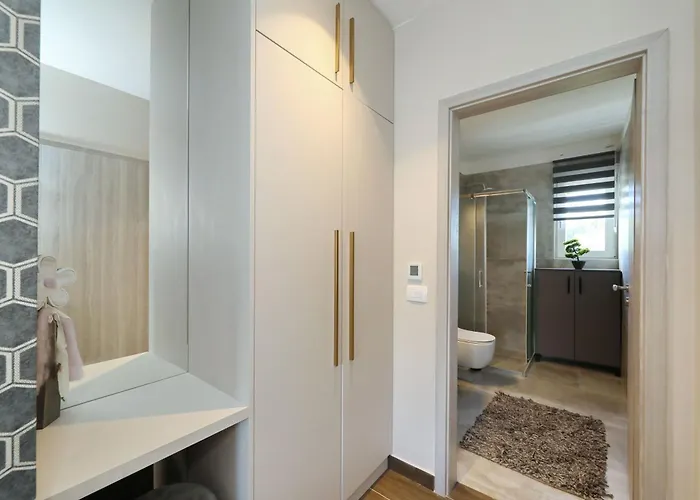 Wave Of Mit Meerblick, Beheiztem Pool Und Direktem Strandzugang - Familienfreundlich, 4 Sz, Villa Rovanjska