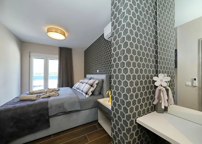 Wave Of Mit Meerblick, Beheiztem Pool Und Direktem Strandzugang - Familienfreundlich, 4 Sz, * Rovanjska