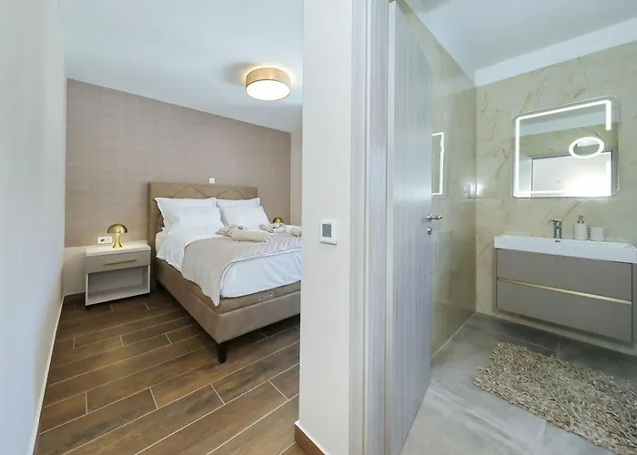 Wave Of Mit Meerblick, Beheiztem Pool Und Direktem Strandzugang - Familienfreundlich, 4 Sz, Vila Rovanjska