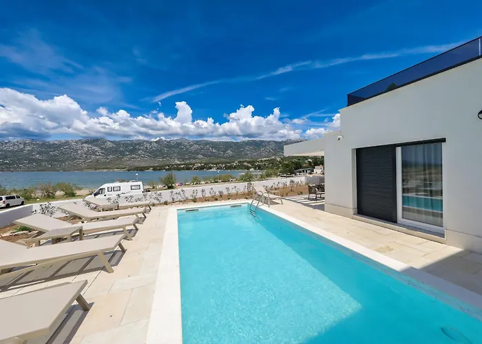 Wave Of Mit Meerblick, Beheiztem Pool Und Direktem Strandzugang - Familienfreundlich, 4 Sz, Villa Rovanjska