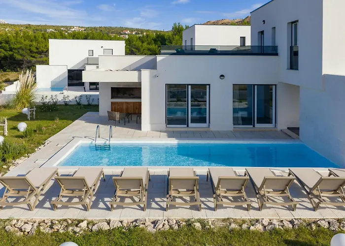 Wave Of Mit Meerblick, Beheiztem Pool Und Direktem Strandzugang - Familienfreundlich, 4 Sz, Villa Rovanjska